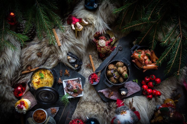 Njut av ett dignande julbord på Vadstena Klosterhotel
