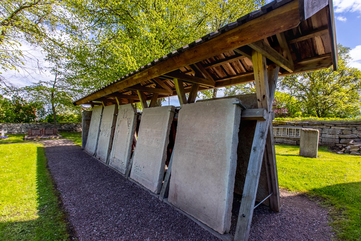 Stentavlor vid Örberga kyrka