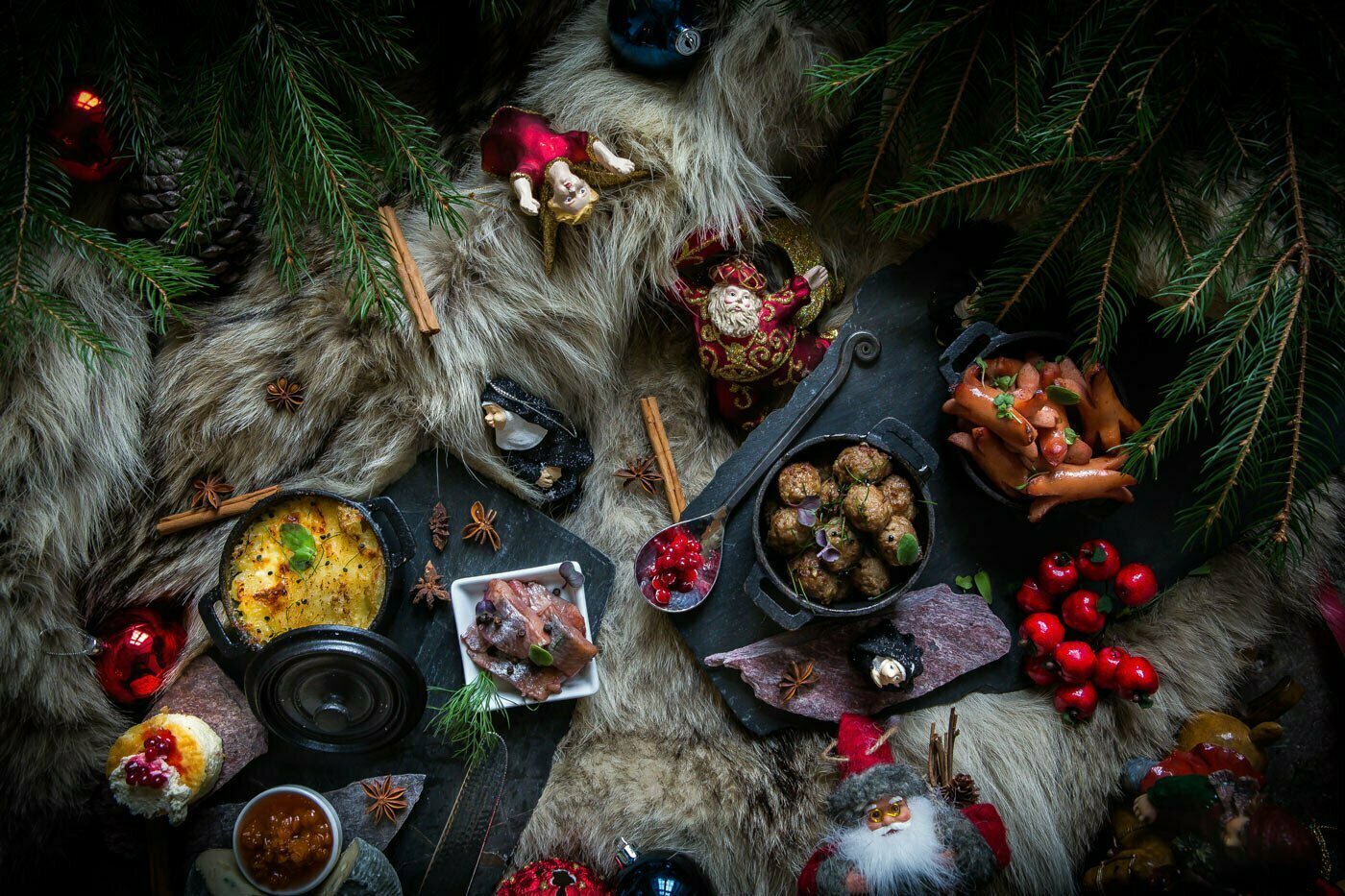 Njut av ett dignande julbord på Vadstena Klosterhotel